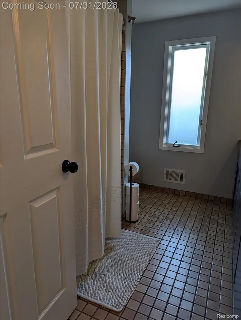 2509 Munster Road Rochester Hills City MI 48309