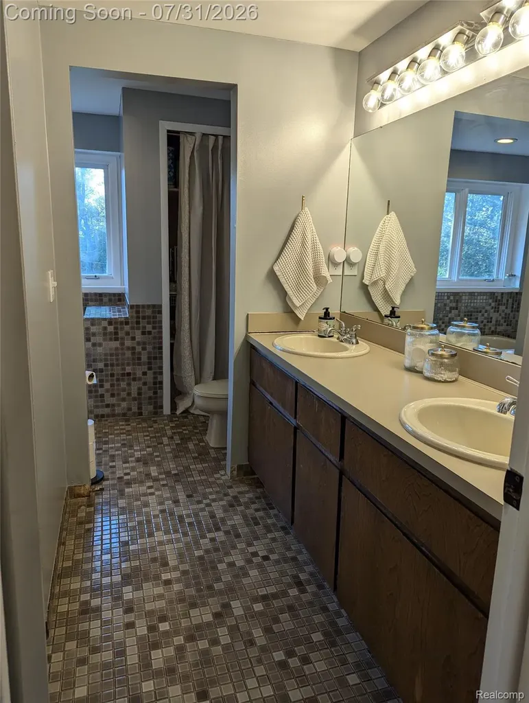 2509 Munster Road Rochester Hills City MI 48309