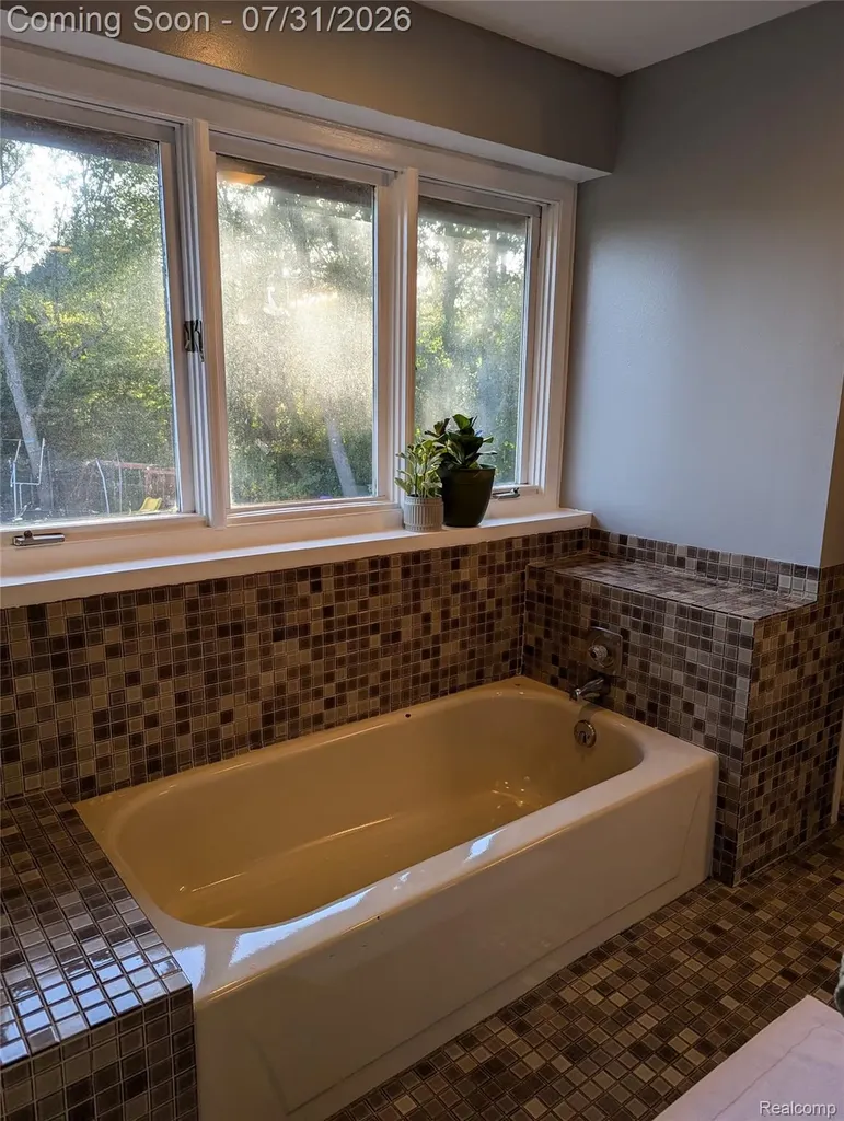 2509 Munster Road Rochester Hills City MI 48309