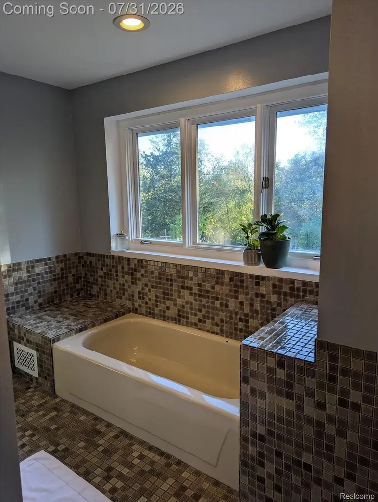 2509 Munster Road Rochester Hills City MI 48309