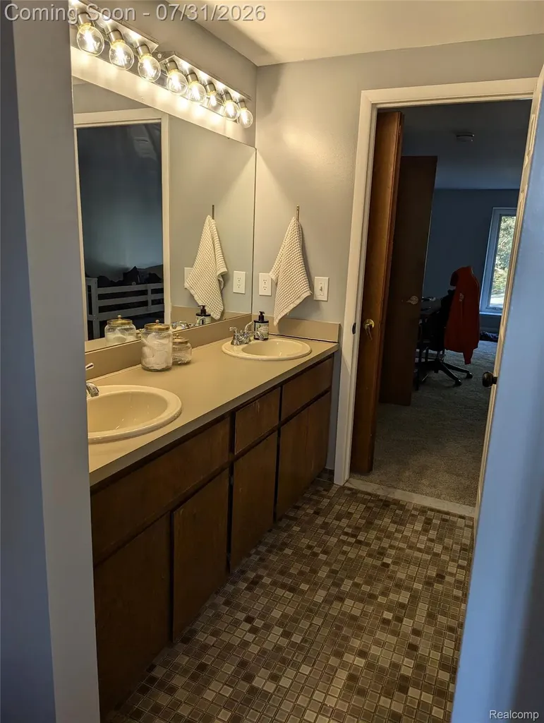 2509 Munster Road Rochester Hills City MI 48309