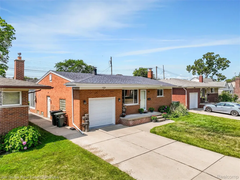 22444 Wildwood Street St. Clair Shores City MI 48081