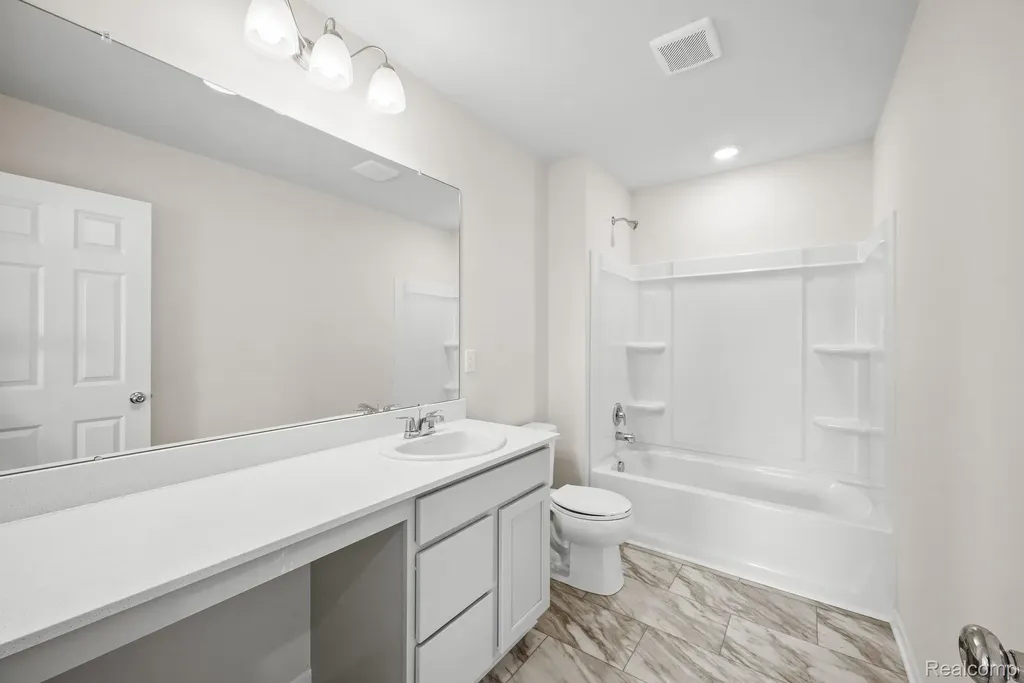 387 Edge Brook Holly Township MI 48442