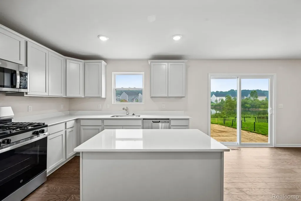 387 Edge Brook Holly Township MI 48442