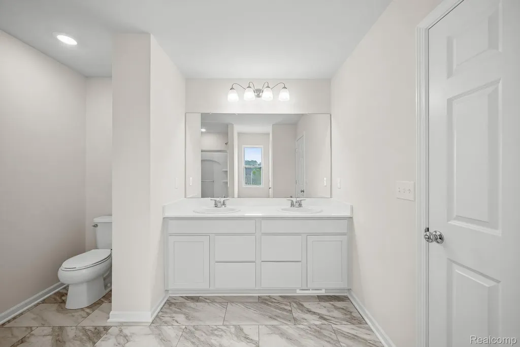 387 Edge Brook Holly Township MI 48442