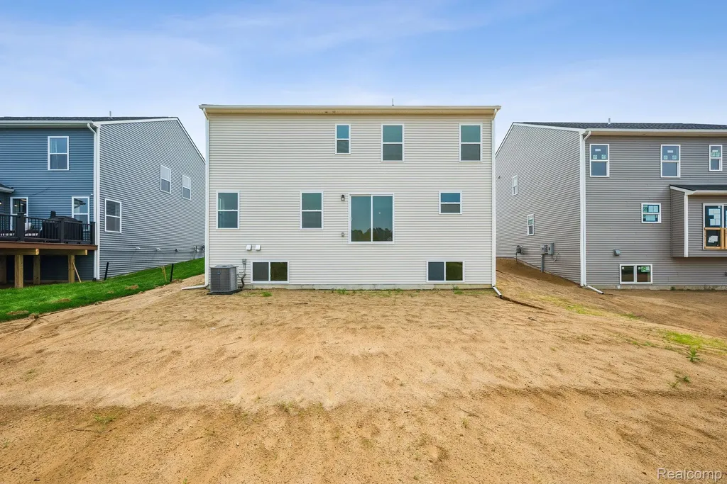 387 Edge Brook Holly Township MI 48442