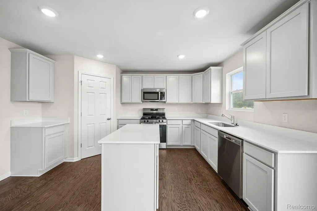 387 Edge Brook Holly Township MI 48442