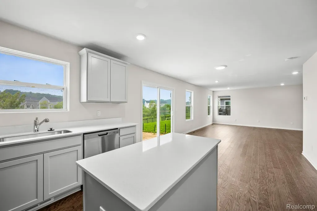 387 Edge Brook Holly Township MI 48442