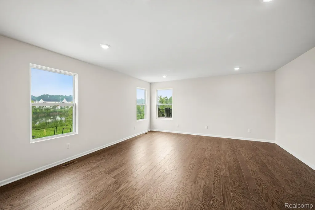 387 Edge Brook Holly Township MI 48442