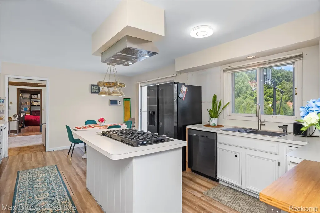 6679 Edinborough West Bloomfield Charter Township MI 48322