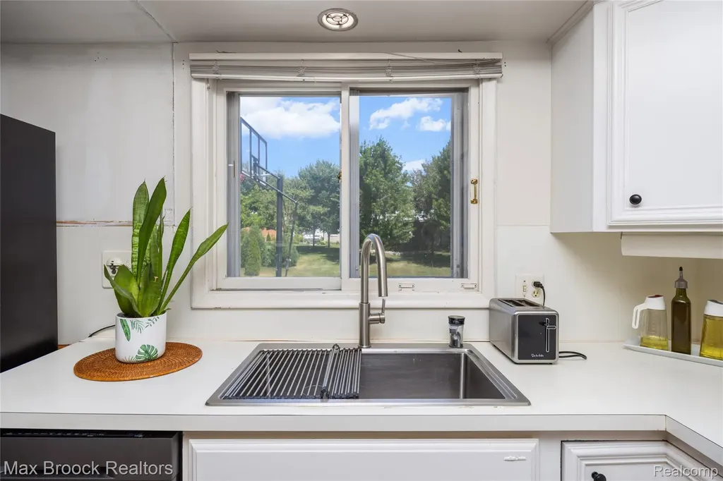 6679 Edinborough West Bloomfield Charter Township MI 48322