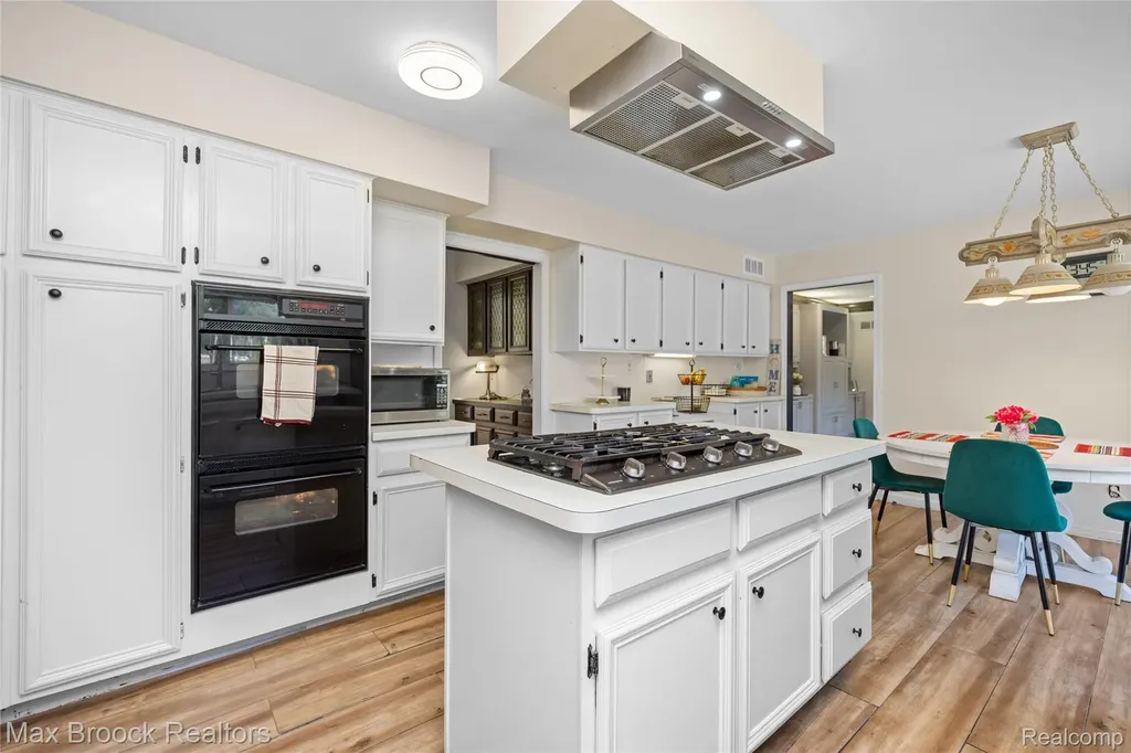 6679 Edinborough West Bloomfield Charter Township MI 48322