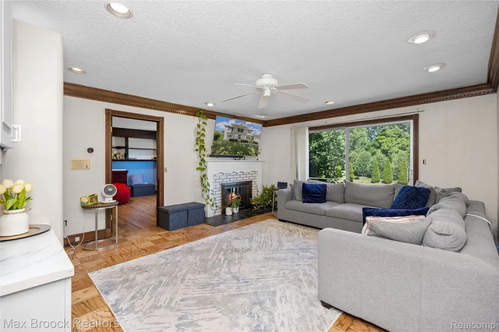 6679 Edinborough West Bloomfield Charter Township MI 48322