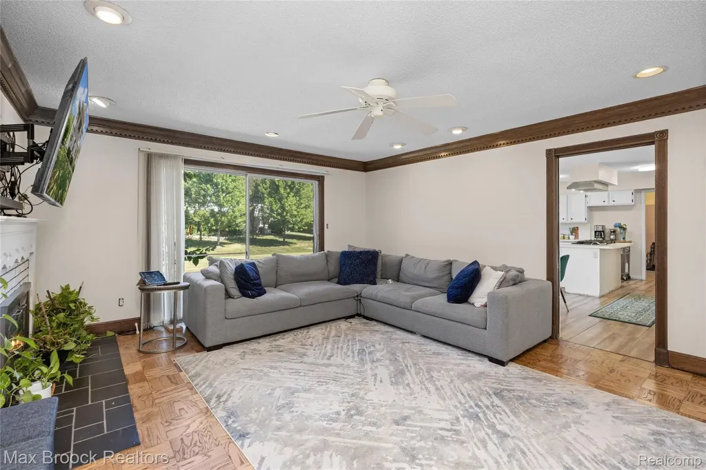6679 Edinborough West Bloomfield Charter Township MI 48322