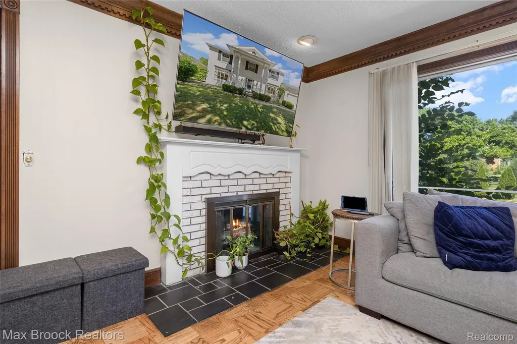6679 Edinborough West Bloomfield Charter Township MI 48322