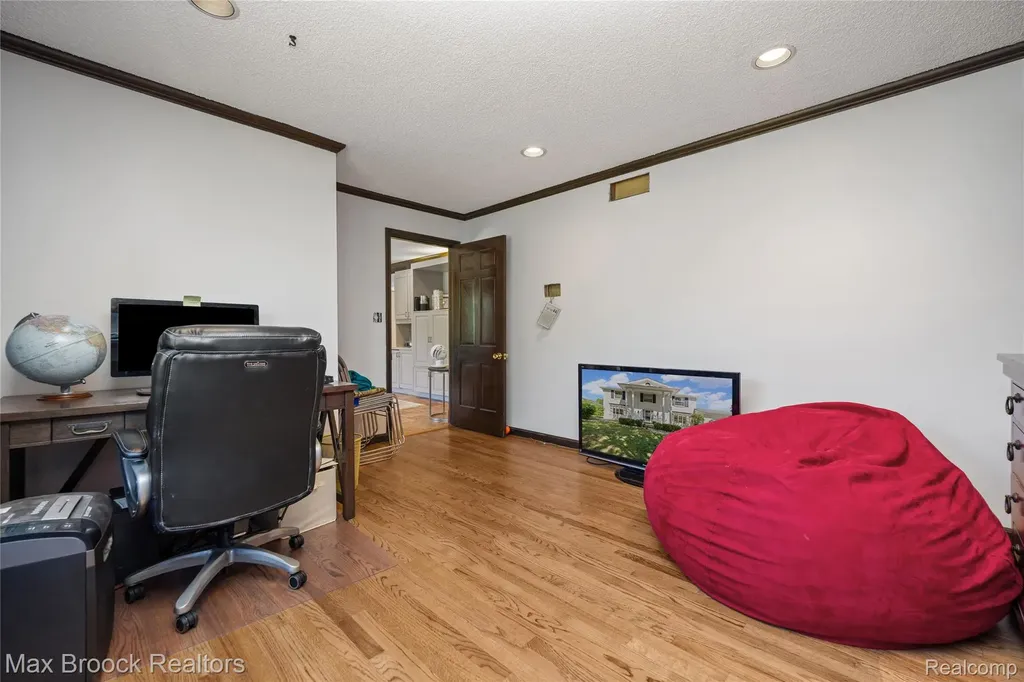 6679 Edinborough West Bloomfield Charter Township MI 48322