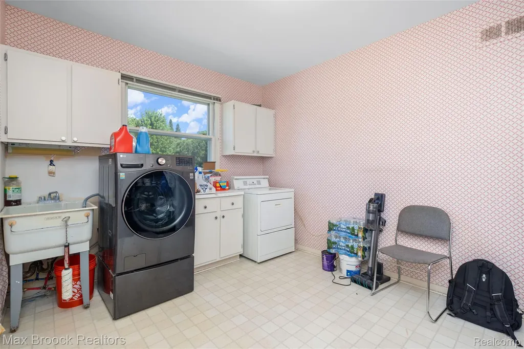 6679 Edinborough West Bloomfield Charter Township MI 48322