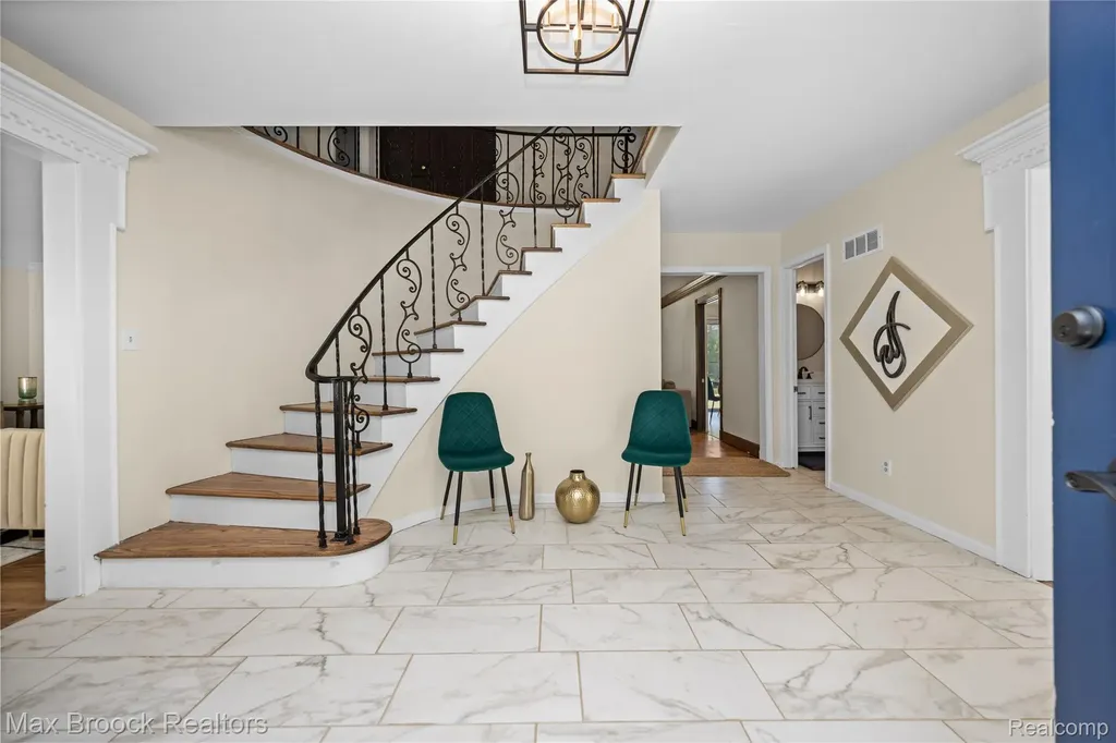 6679 Edinborough West Bloomfield Charter Township MI 48322