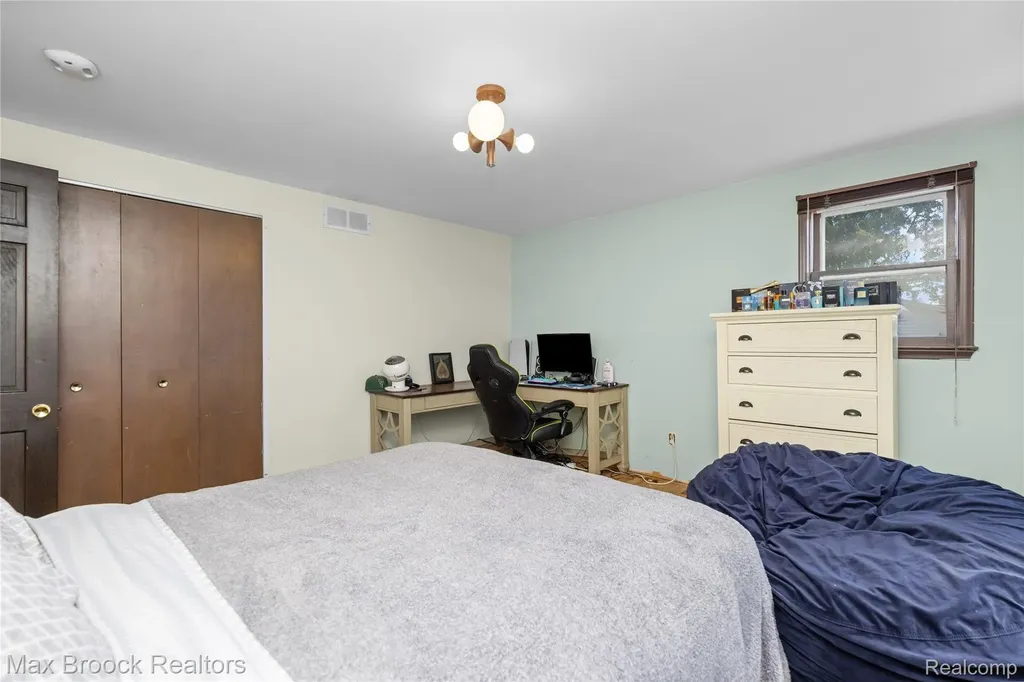 6679 Edinborough West Bloomfield Charter Township MI 48322