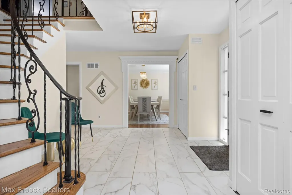 6679 Edinborough West Bloomfield Charter Township MI 48322