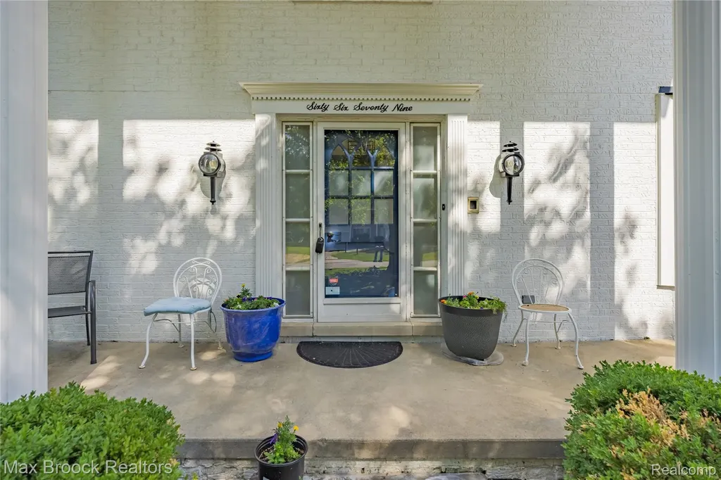 6679 Edinborough West Bloomfield Charter Township MI 48322
