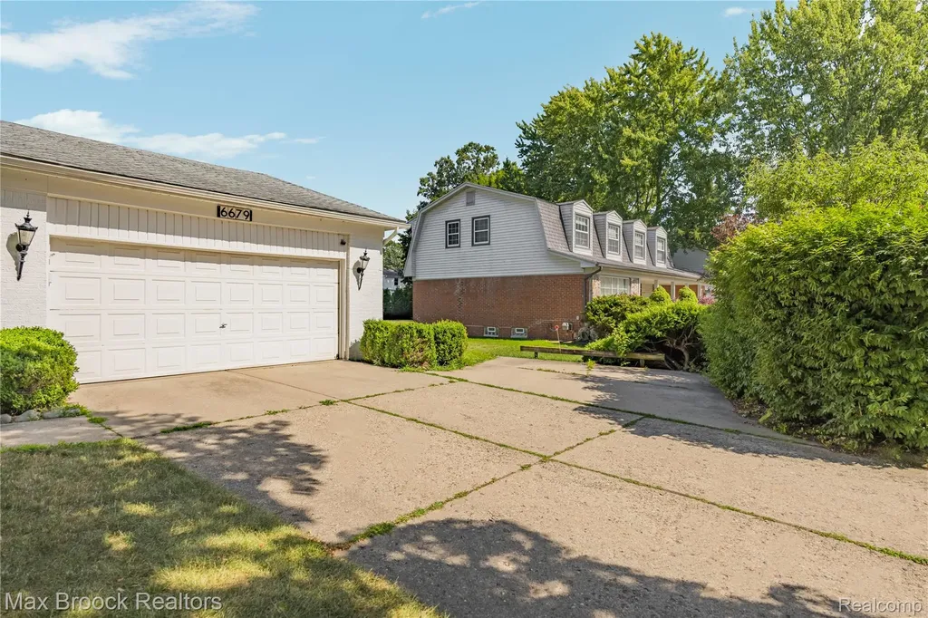6679 Edinborough West Bloomfield Charter Township MI 48322