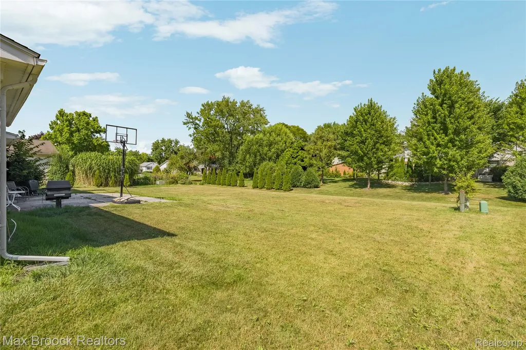 6679 Edinborough West Bloomfield Charter Township MI 48322