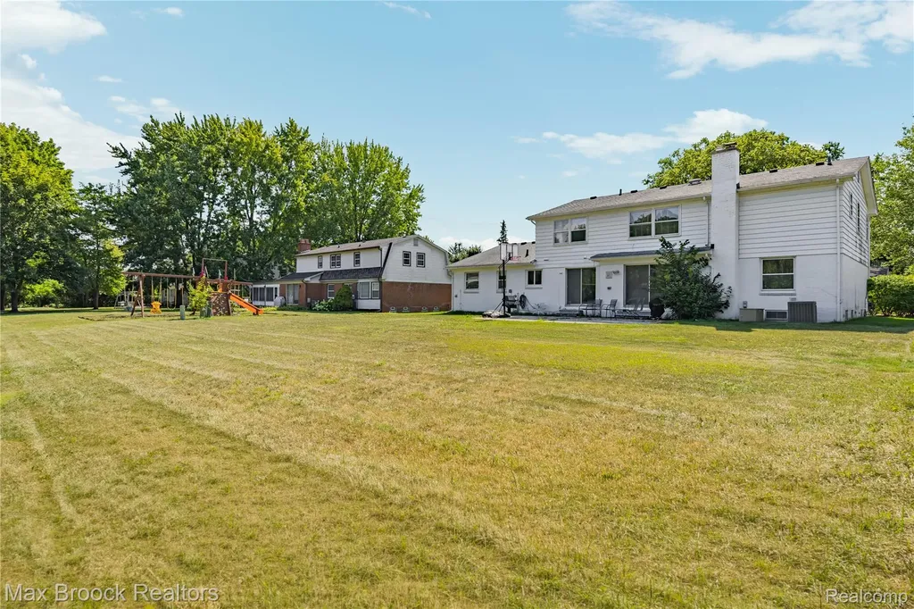 6679 Edinborough West Bloomfield Charter Township MI 48322