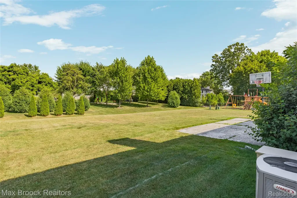 6679 Edinborough West Bloomfield Charter Township MI 48322