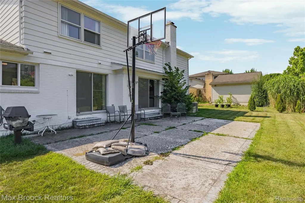 6679 Edinborough West Bloomfield Charter Township MI 48322