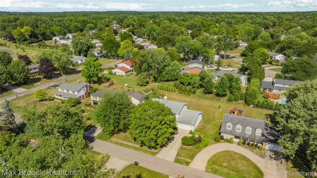 6679 Edinborough West Bloomfield Charter Township MI 48322