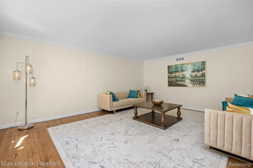6679 Edinborough West Bloomfield Charter Township MI 48322