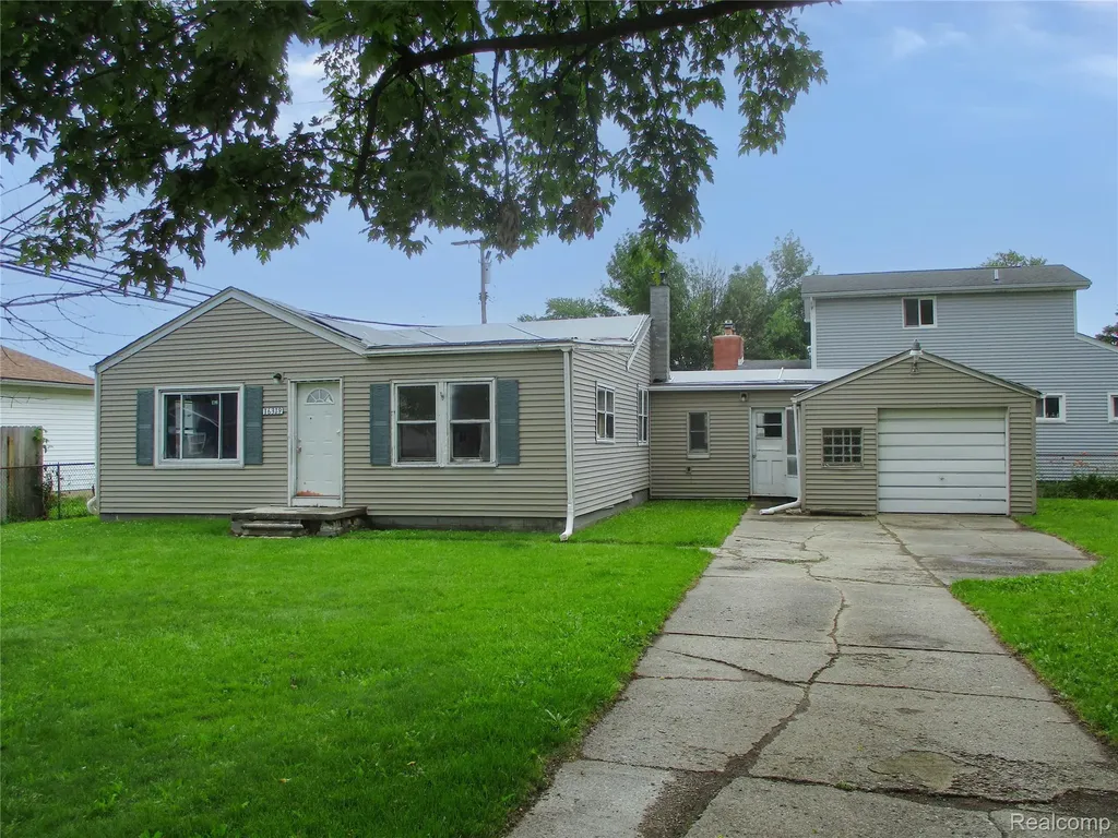 16319 Curtis Street Roseville City MI 48066