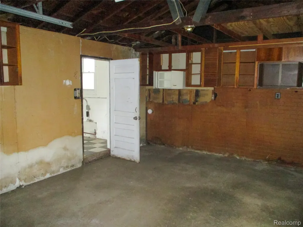 16319 Curtis Street Roseville City MI 48066