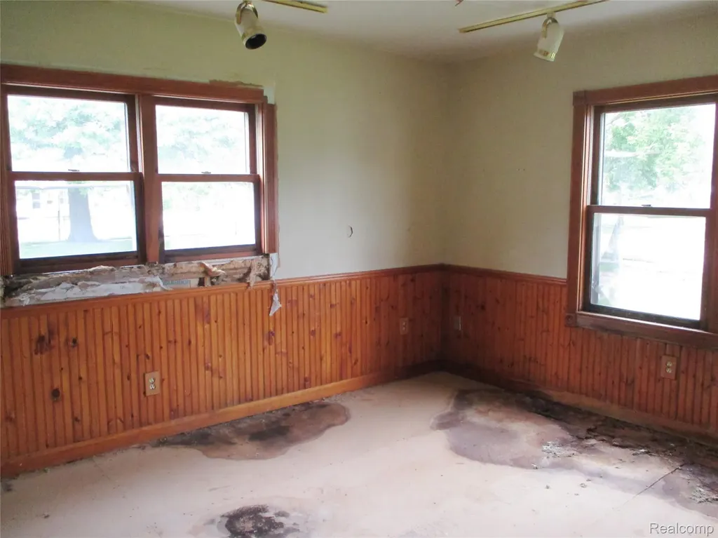 16319 Curtis Street Roseville City MI 48066