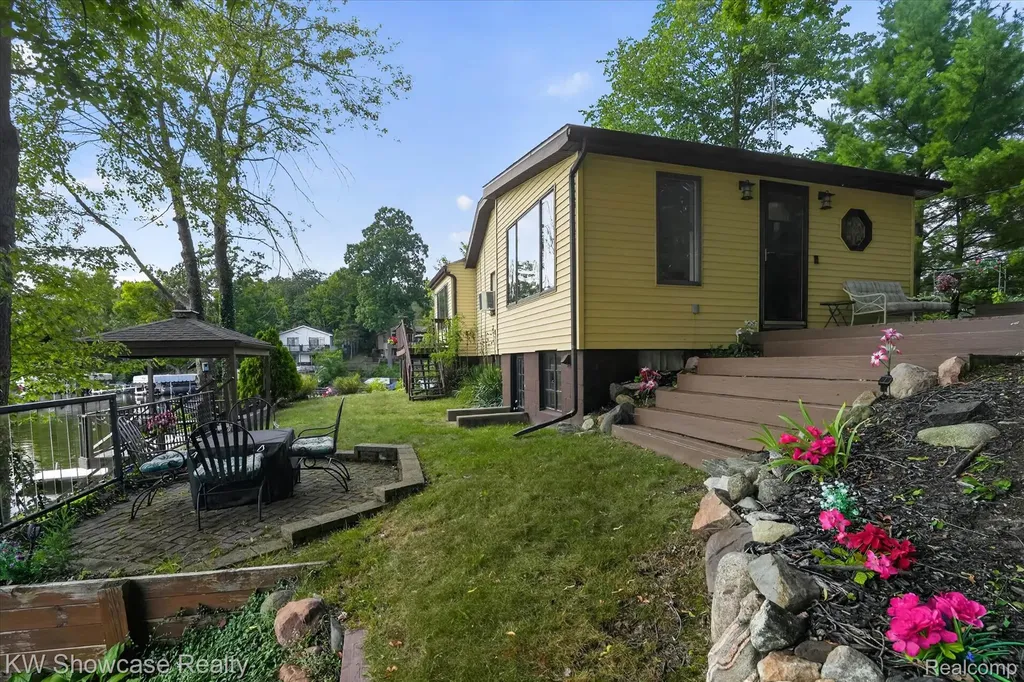 11438 Riverbank Lane Putnam Township MI 48169