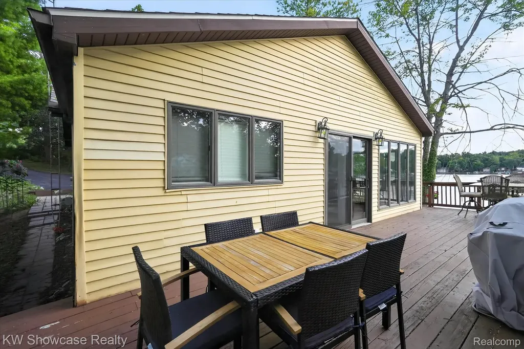 11438 Riverbank Lane Putnam Township MI 48169
