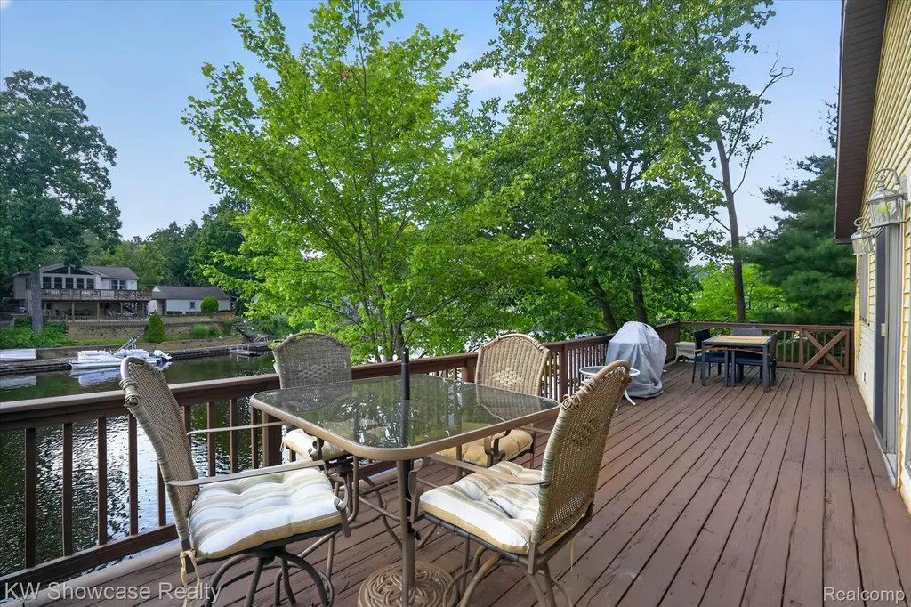 11438 Riverbank Lane Putnam Township MI 48169