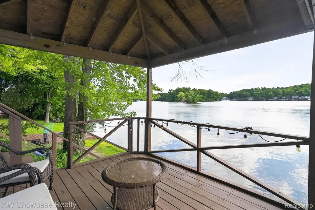 11438 Riverbank Lane Putnam Township MI 48169