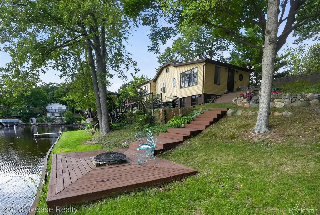 11438 Riverbank Lane Putnam Township MI 48169
