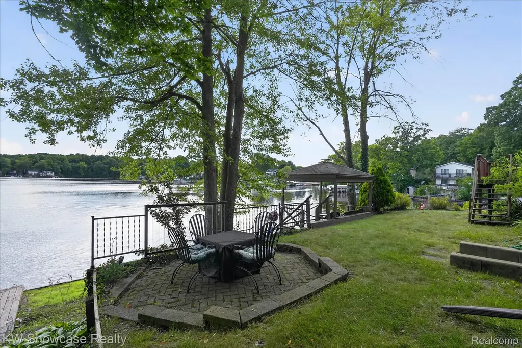 11438 Riverbank Lane Putnam Township MI 48169