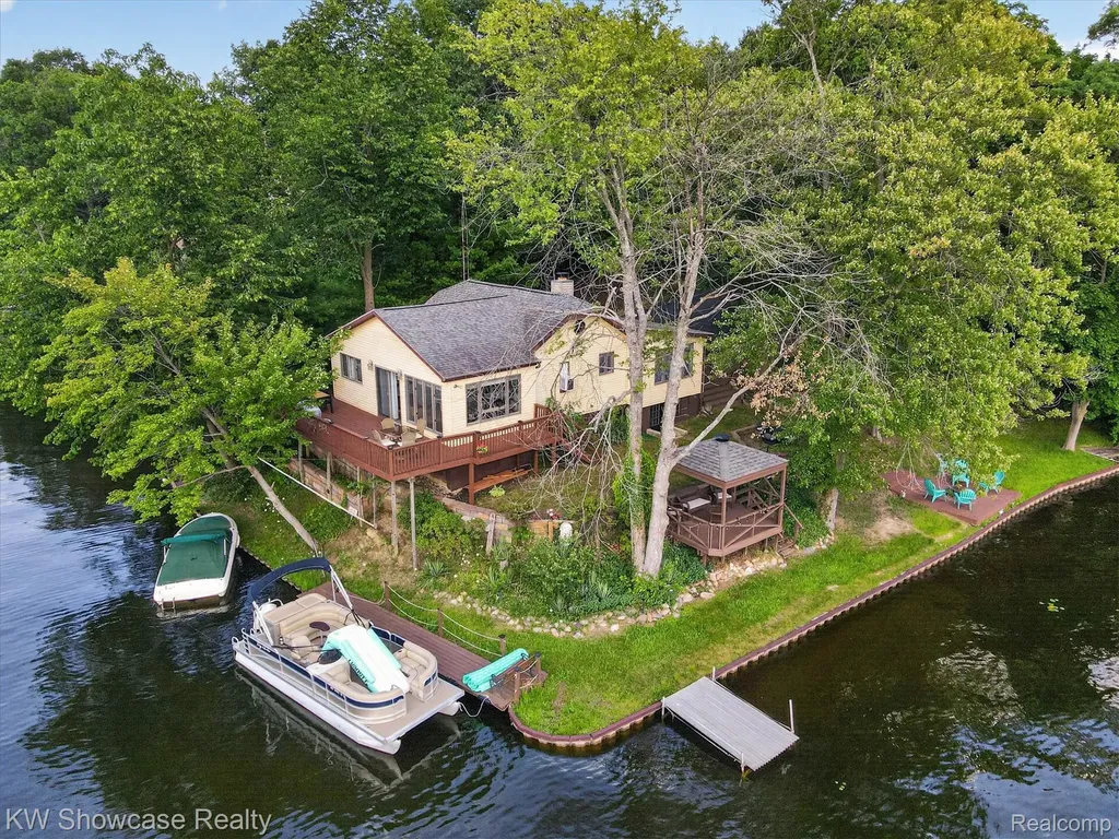 11438 Riverbank Lane Putnam Township MI 48169