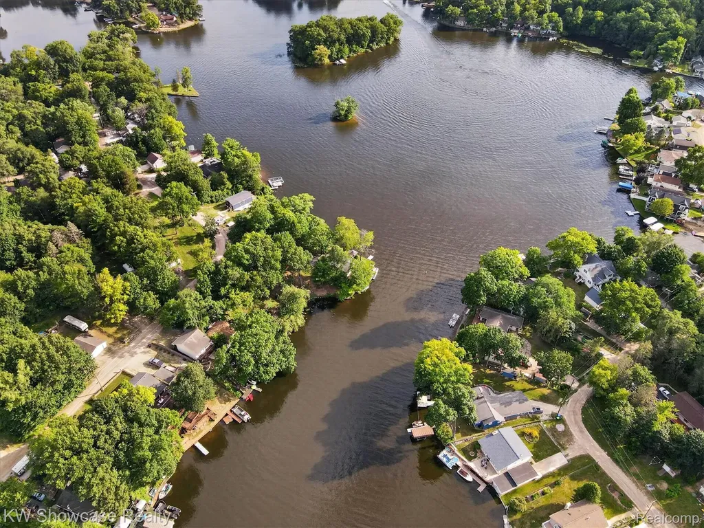 11438 Riverbank Lane Putnam Township MI 48169