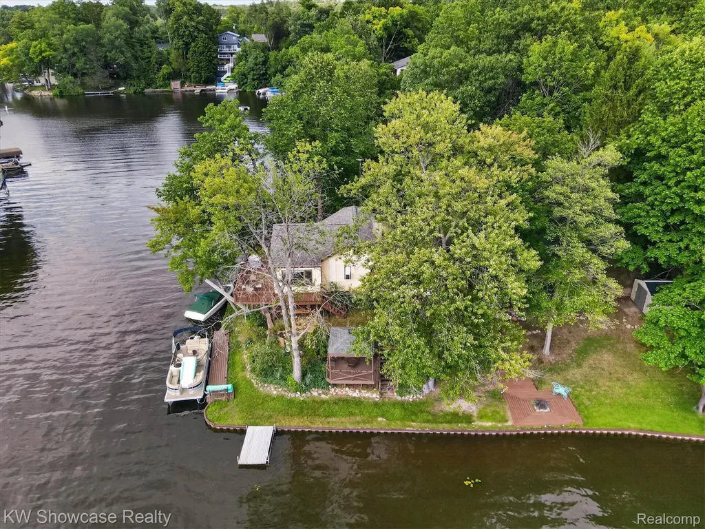 11438 Riverbank Lane Putnam Township MI 48169