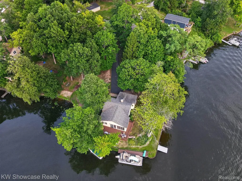 11438 Riverbank Lane Putnam Township MI 48169