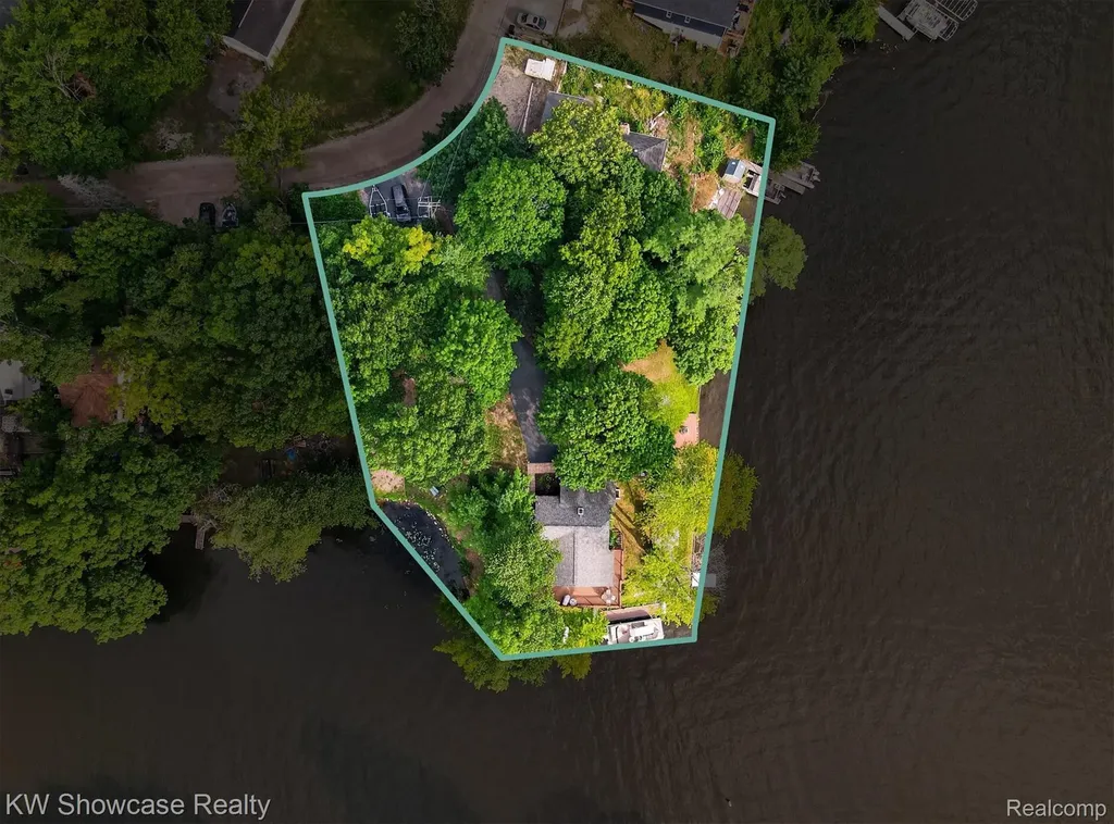 11438 Riverbank Lane Putnam Township MI 48169
