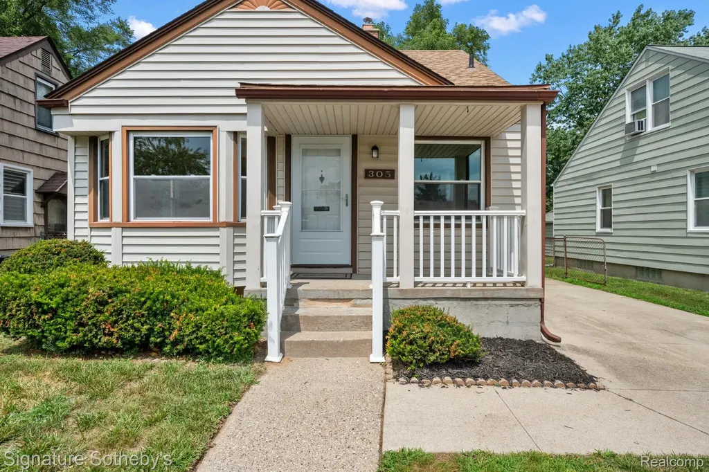 305 Devillen Avenue Royal Oak City MI 48073