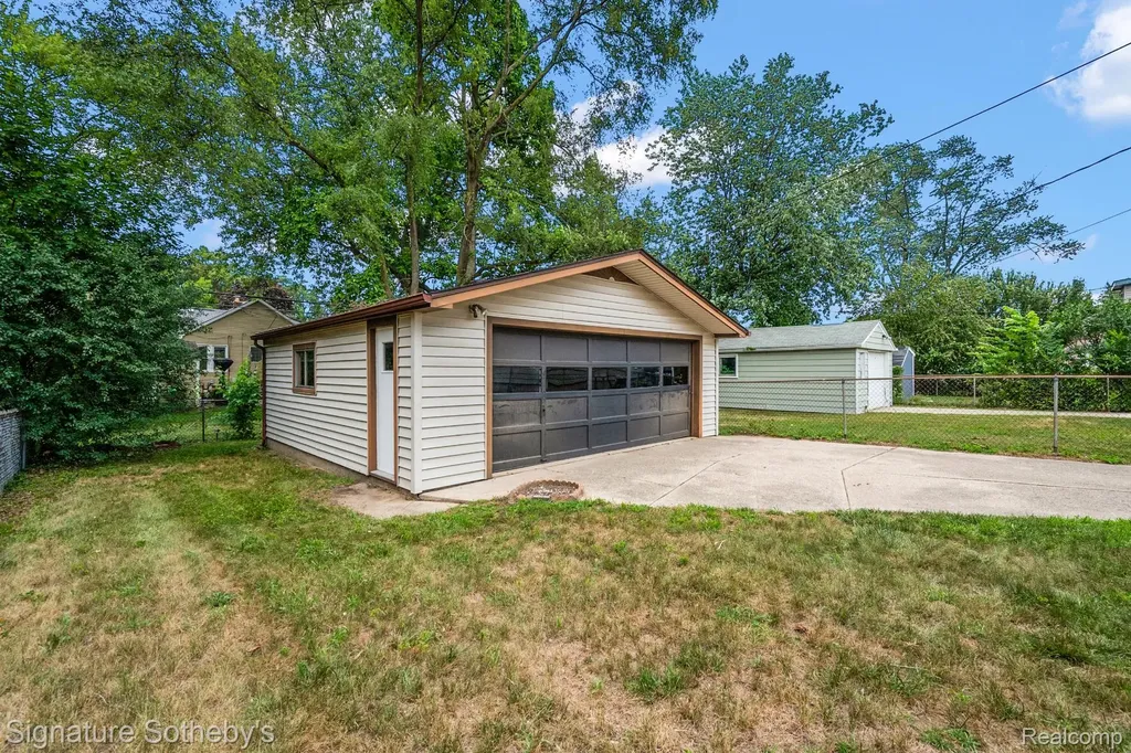 305 Devillen Avenue Royal Oak City MI 48073