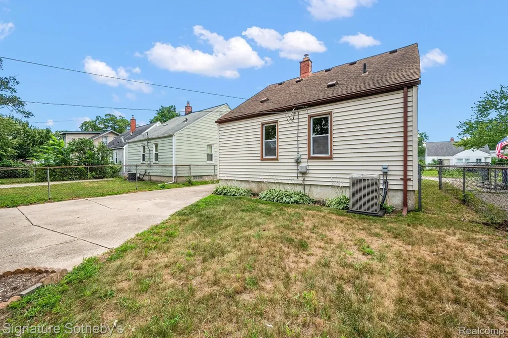305 Devillen Avenue Royal Oak City MI 48073