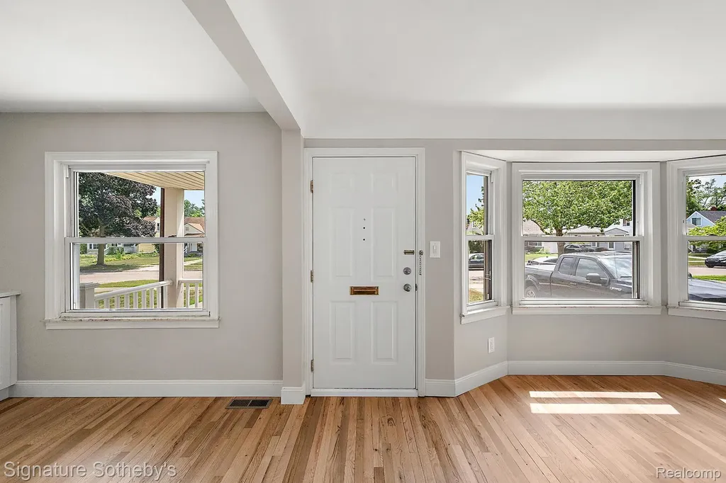 305 Devillen Avenue Royal Oak City MI 48073